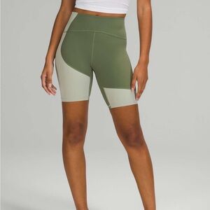 Lululemon Nulu Colour Block High-Rise Short with an 8" sz 6 Green Twill/ Fern